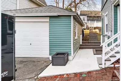 1408 Henry Avenue, Mamaroneck, NY 10543 - Photo 38