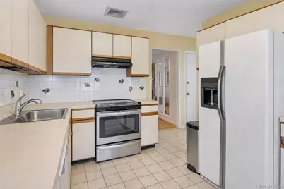 4069 Express Drive N, Ronkonkoma, NY 11779 - Photo 4