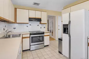 4069 Express Dr N, Ronkonkoma, NY 11779 - Photo 4