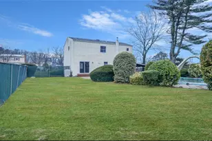 39 2nd Pl, Central Islip, NY 11722 - Photo 4