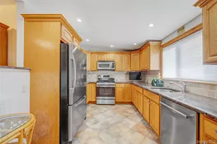 204 Maeder Ave, Merrick, NY 11566 - Photo 18