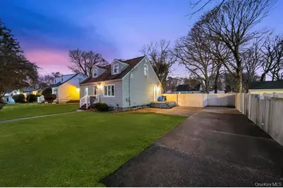 39 Andrews Avenue, Wheatley Heights, NY 11798 - Photo 2