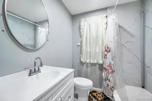 39 Andrews Ave, Wheatley Heights, NY 11798 - Photo 12