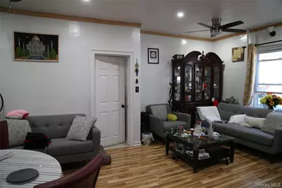 35 50 75th St 6D #6D, Flushing, NY 11372 - Photo 2