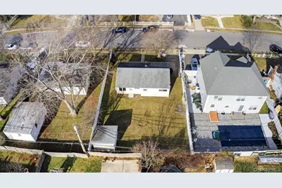 21 Somerset Road N, Amityville, NY 11701 - Photo 14