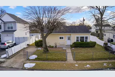 21 Somerset Road N, Amityville, NY 11701 - Photo 2