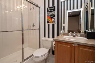 37 Windwatch Dr, Hauppauge, NY 11788 - Photo 32