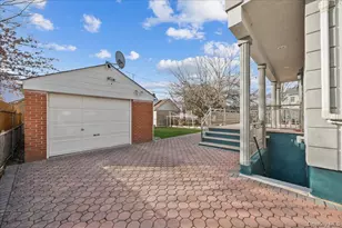 81-32 265th St, Glen Oaks, NY 11004 - Photo 30