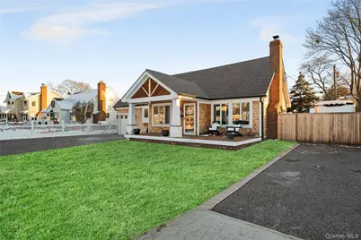 60 Pickwick Lane, North Babylon, NY 11703 - Photo 2