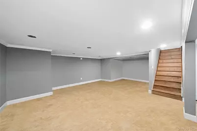 60 Pickwick Lane, North Babylon, NY 11703 - Photo 32