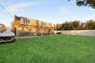 60 Pickwick Lane, North Babylon, NY 11703 - Photo 36