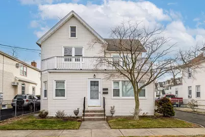 9 Hanover Place #2nd floor unit, Rockville Centre, NY 11570 - Photo 1