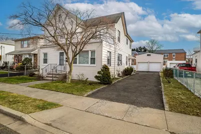 9 Hanover Place #2nd floor unit, Rockville Centre, NY 11570 - Photo 2