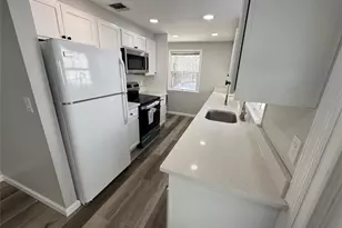 81 Oakside Rd, Smithtown, NY 11787 - Photo 6