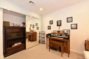 10 Southgate Cir, Massapequa Park, NY 11762 - Photo 18