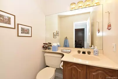 10 Southgate Circle, Massapequa Park, NY 11762 - Photo 16