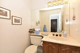 10 Southgate Cir, Massapequa Park, NY 11762 - Photo 16