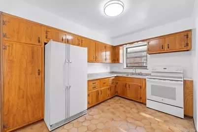 243-19 129th Avenue, Rosedale, NY 11422 - Photo 8