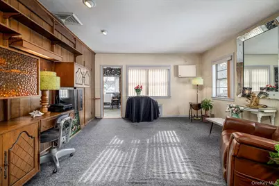 360 Raymond Street, Rockville Centre, NY 11570 - Photo 18