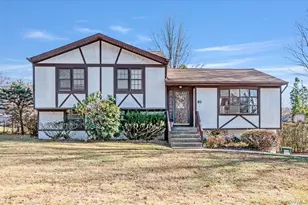 93 Capital Dr, Washingtonville, NY 10992 - Photo 2