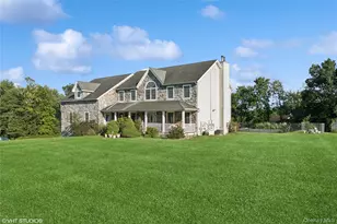 10 Willys Ct, Rock Tavern, NY 12575 - Photo 2