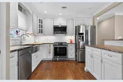 306 Bayville Avenue, Bayville, NY 11709 - Photo 8