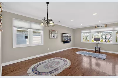 306 Bayville Avenue, Bayville, NY 11709 - Photo 12