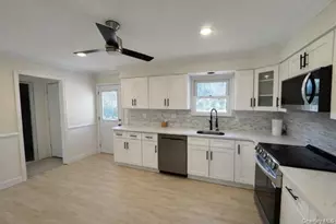 78 Juniper Ave, Ronkonkoma, NY 11779 - Photo 4