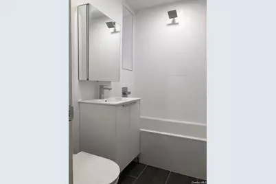 1296 Midland Avenue #E4, Yonkers, NY 10704 - Photo 14