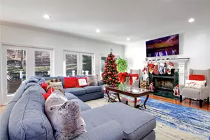 50 Davis Ln, Roslyn, NY 11576 - Photo 14