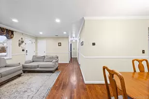 70 Princess St, Hicksville, NY 11801 - Photo 6