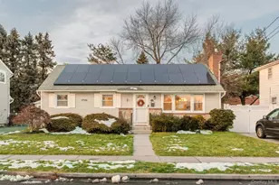 70 Princess St, Hicksville, NY 11801 - Photo 2