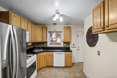 70 Princess Street, Hicksville, NY 11801 - Photo 10