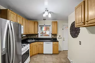 70 Princess St, Hicksville, NY 11801 - Photo 10