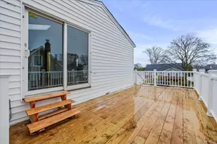 571 Center Dyre Ave, West Islip, NY 11795 - Photo 20