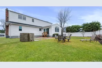 571 Center Dyre Avenue, West Islip, NY 11795 - Photo 24