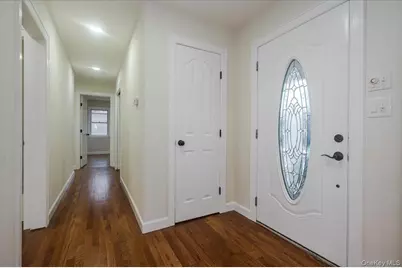 571 Center Dyre Avenue, West Islip, NY 11795 - Photo 2