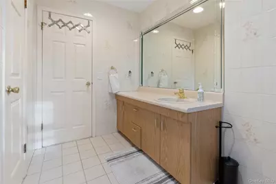 25 Cherokee Rd, East Brunswick Township, NJ 08816 - Photo 18