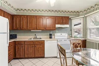 10 Hampton Way, Woodbury, NY 11797 - Photo 6