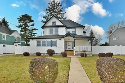 115 N Bergen Place, Freeport, NY 11520 - Photo 1