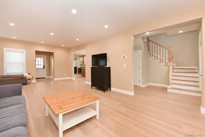 115 N Bergen Place, Freeport, NY 11520 - Photo 6