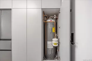 8 Chester Ave, White Plains, NY 10601 - Photo 4