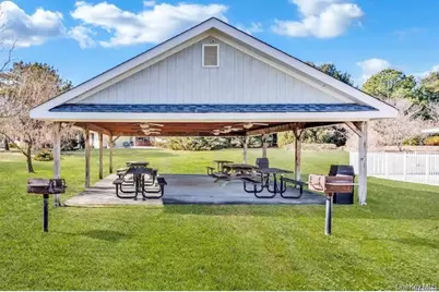 164 Village Circle W, Manorville, NY 11949 - Photo 24