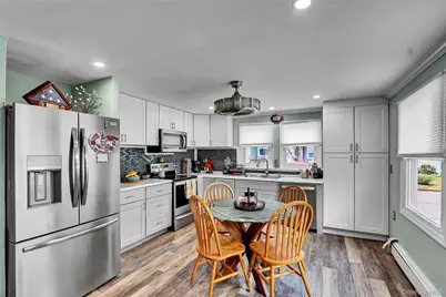 164 Village Circle W, Manorville, NY 11949 - Photo 10