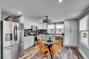 164 Village Cir W, Manorville, NY 11949 - Photo 10