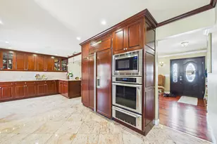 803 Michele Ln, Wantagh, NY 11793 - Photo 6