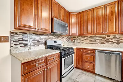 989 Sackett Avenue, Bronx, NY 10462 - Photo 8