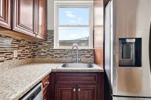 989 Sackett Ave, Bronx, NY 10462 - Photo 10