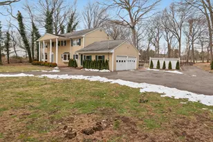 5 Linda Ct, Oyster Bay, NY 11771 - Photo 2