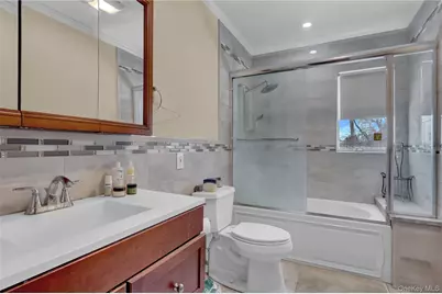 140 Long Drive, Hempstead, NY 11550 - Photo 18